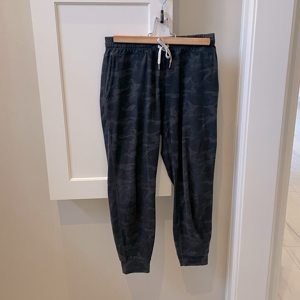 Vuori performance joggers - Picture 2 of 2